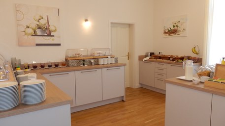 Buffet im Hotel Bellevue Hameln mit M&uuml;sli, K&auml;se, Wurst und frischen Backwaren