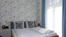 Helles Doppelzimmer im Hotel Bellevue Hameln mit nat&uuml;rlichem Tageslicht