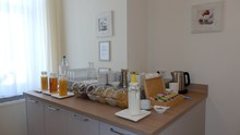 Fr&uuml;hst&uuml;cksbuffet Hotel Bellevue Hameln mit frischen Br&ouml;tchen, Obst, Aufschnitt und regionalen Produkten